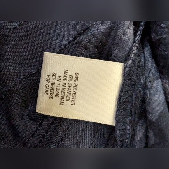 Dress Barn Sequined Tank shirt. Great for layering . V neck. Size 2X. Stretchy. - Picture 6 of 7